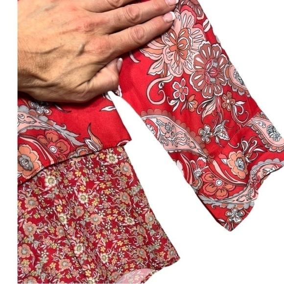 NWT Just Olivia Long Sleeved Mixed Print Paisley Floral Tunic Top Size Medium - Picture 6 of 8